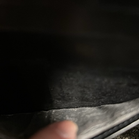 Louis Vuitton - Picture 9 of 10